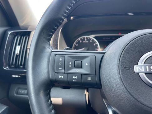 Used 2024 Nissan Pathfinder SV image 15