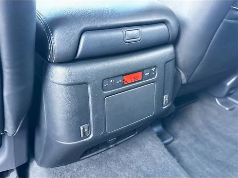 Used 2020 Nissan Armada SL image 28