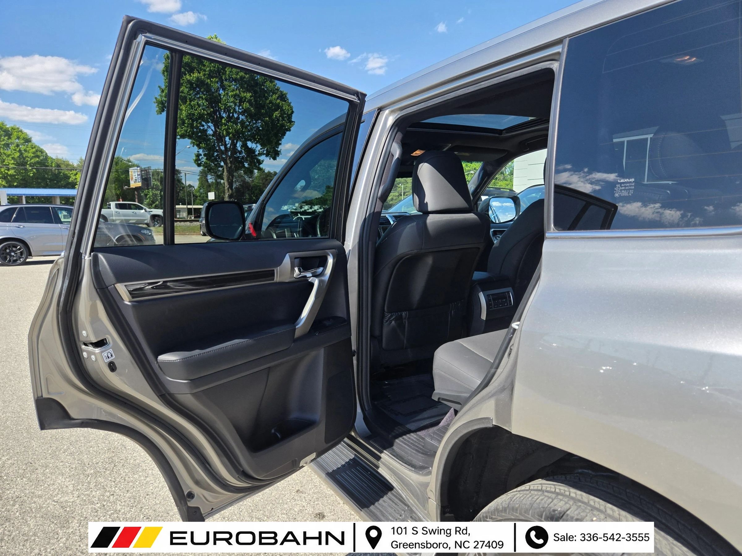 Used 2021 Lexus GX 460 Premium w/ Premium Package AWD/4WD image 11