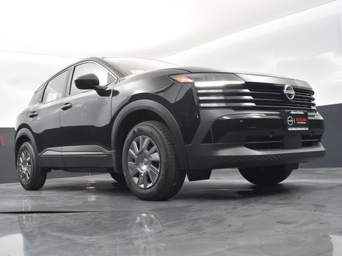 Used 2025 Nissan Kicks S image 34