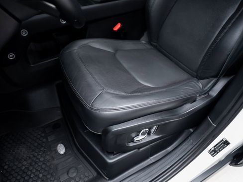 Used 2023 Land Rover Defender 130 SE image 63