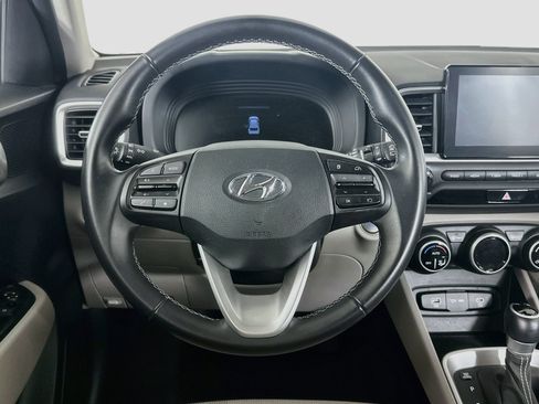 Used 2025 Hyundai Venue SEL FWD image 18