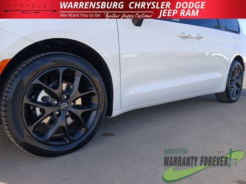 New 2026 Chrysler Pacifica Select image 33