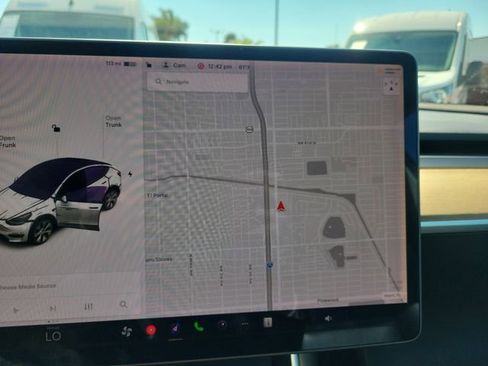 Used 2020 Tesla Model Y Long Range image 25