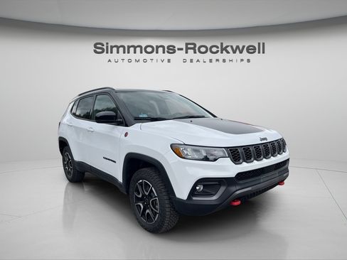 Used 2025 Jeep Compass Trailhawk AWD/4WD image 7