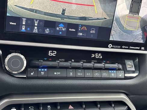 Used 2024 Toyota Tundra Limited image 33