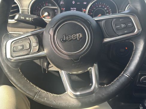 Used 2018 Jeep Wrangler Unlimited Sahara w/ Cold Weather Group AWD/4WD image 12