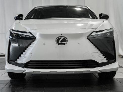 Used 2023 Lexus RZ 450e Premium w/ Technology Package image 2