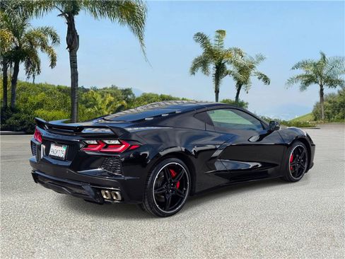 Used 2022 Chevrolet Corvette Stingray Coupe w/ Z51 Performance Package RWD image 4