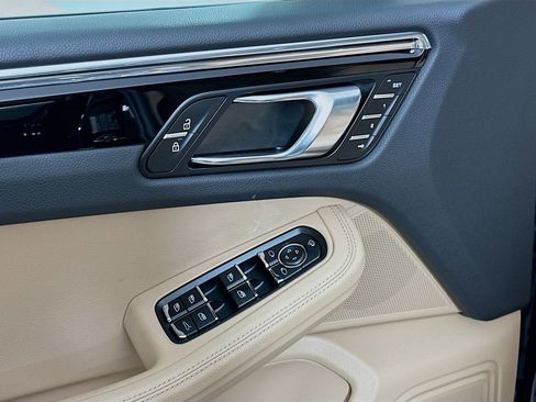 Used 2025 Porsche Macan image 20