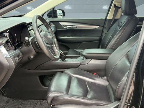 Used 2017 Cadillac XT5 Premium Luxury w/ LPO, Wheel Lock Package FWD image 5