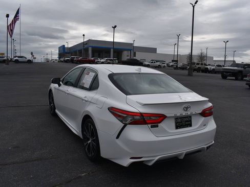 Used 2019 Toyota Camry SE image 5