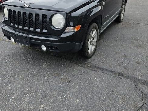 Used 2011 Jeep Patriot Latitude AWD/4WD image 3