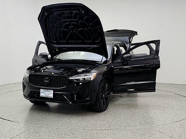 Used 2024 Volvo XC60 T8 Ultimate w/ Climate Package AWD/4WD image 9