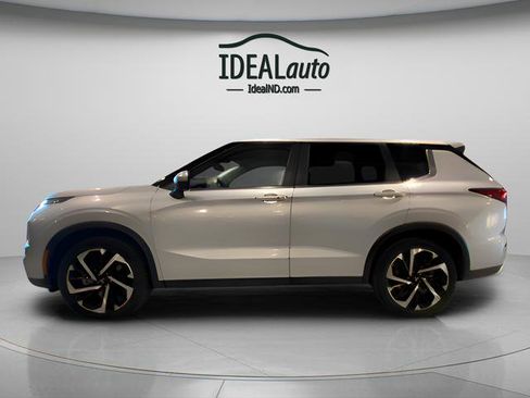 Used 2024 Mitsubishi Outlander SE AWD/4WD image 2