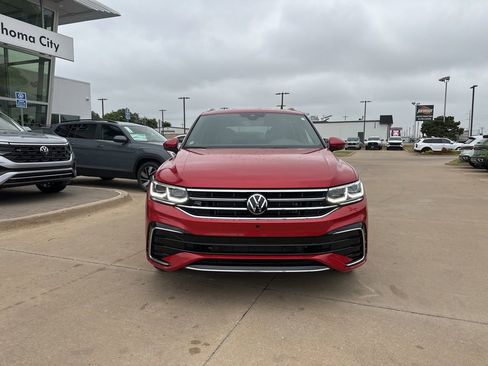 Used 2024 Volkswagen Tiguan SEL R-Line AWD/4WD image 2