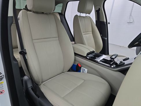 Used 2023 Land Rover Range Rover Velar R-Dynamic S image 10