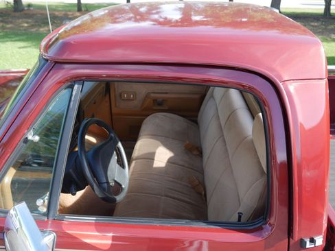Used 1992 Dodge D/W Truck 150 RWD image 39