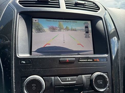 Used 2019 Ford Explorer XLT w/ Equipment Group 202A AWD/4WD image 31