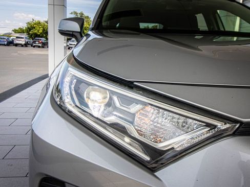 Used 2019 Toyota RAV4 XLE AWD/4WD image 6