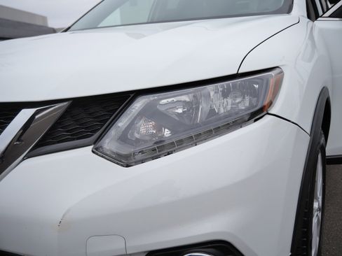 Used 2016 Nissan Rogue SV image 16