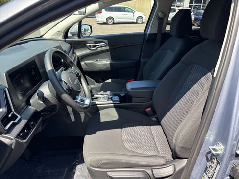 Used 2025 Kia Sportage LX FWD image 35