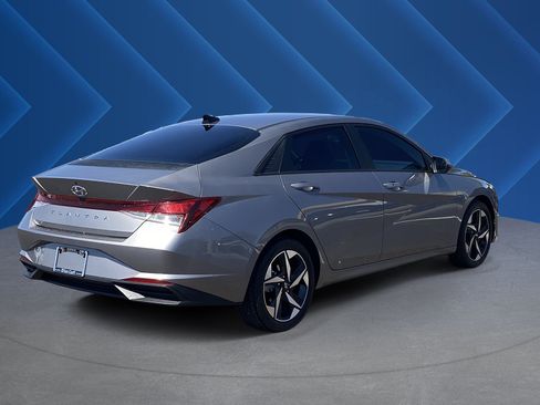 Certified 2023 Hyundai Elantra SEL w/ Convenience Package FWD image 3