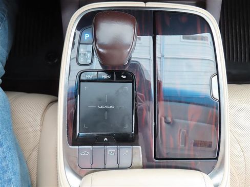 Used 2019 Lexus LS 500 w/ Interior Upgrade Package RWD image 34