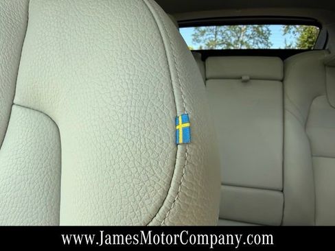 Used 2024 Volvo XC60 B5 Plus w/ Protection Package Premier AWD/4WD image 14