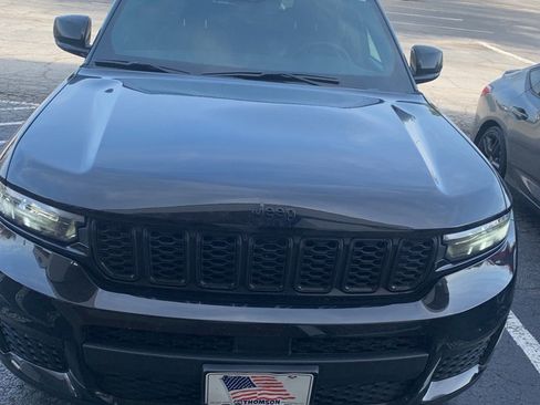 Used 2023 Jeep Grand Cherokee L Laredo image 5