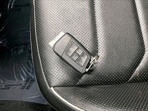 Used 2024 Volkswagen Tiguan SEL R-Line image 13