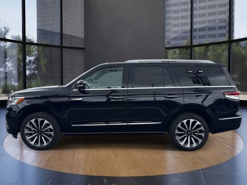 Used 2024 Lincoln Navigator Reserve AWD/4WD image 6