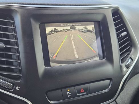 Used 2020 Jeep Cherokee Latitude Plus FWD image 17