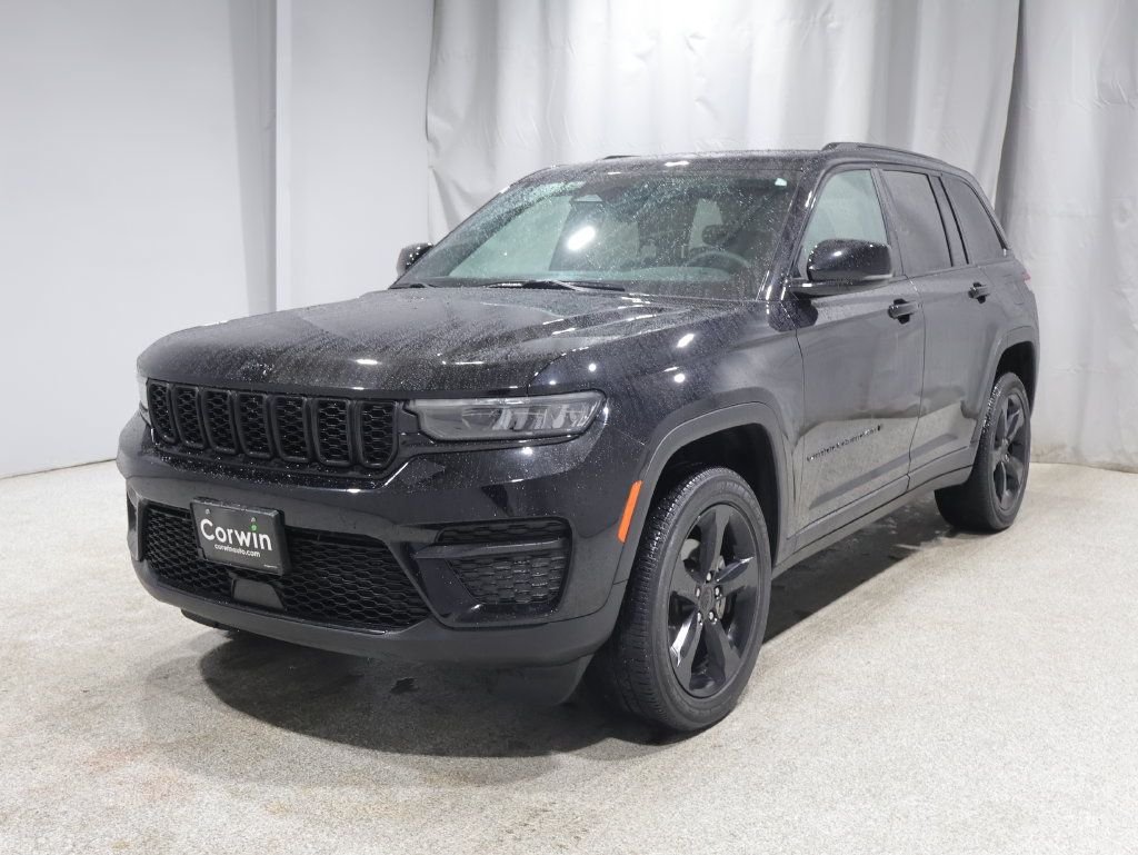 Used 2023 Jeep Grand Cherokee Altitude AWD/4WD image 7