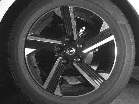 Used 2025 Nissan Sentra SV image 14