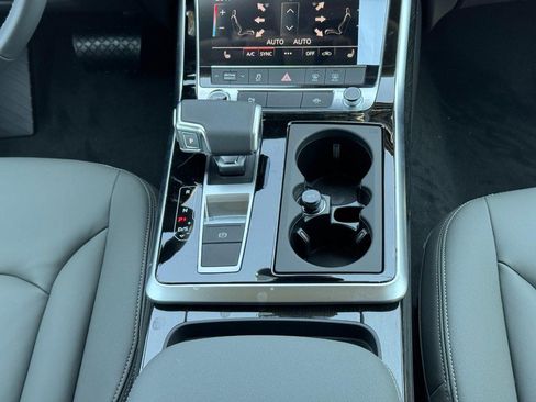 New 2025 Audi Q8 Premium image 9