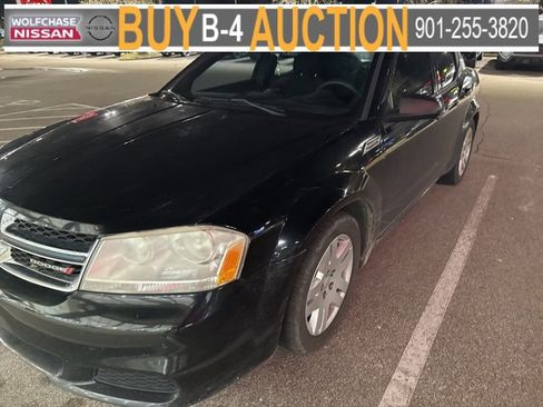 Used 2013 Dodge Avenger SE image 2