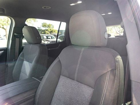 Used 2025 GMC Acadia Elevation image 13