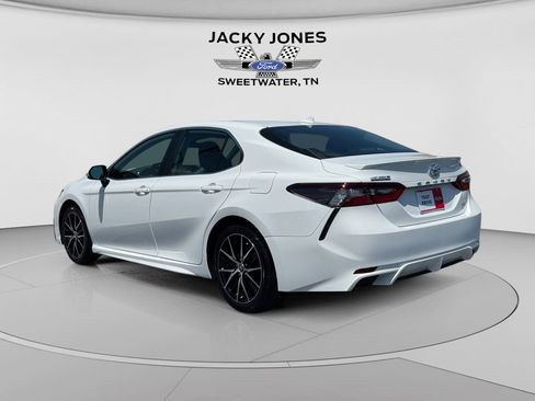 Used 2024 Toyota Camry SE FWD image 3