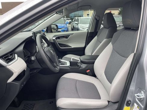 Used 2022 Toyota RAV4 XLE AWD/4WD image 8