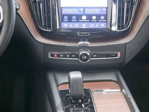 Certified 2023 Volvo XC60 B5 Plus w/ Protection Package Premier AWD/4WD image 27