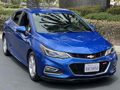 Used 2017 Chevrolet Cruze LT w/ Convenience Package FWD image 19