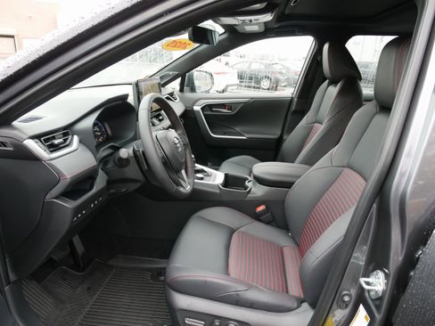 Used 2025 Toyota RAV4 XSE image 17