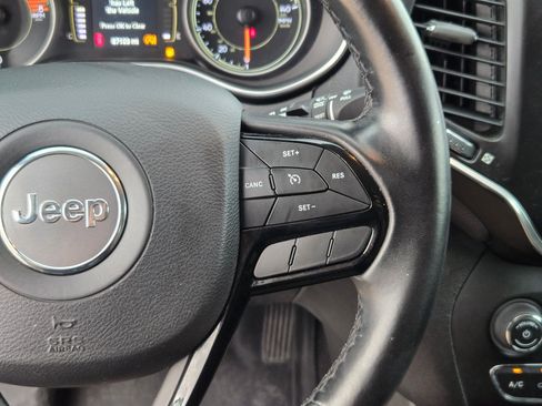 Used 2020 Jeep Cherokee Latitude Plus image 23