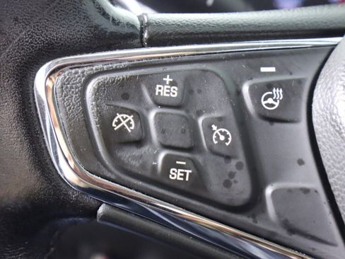 Used 2018 Chevrolet Cruze Premier image 12