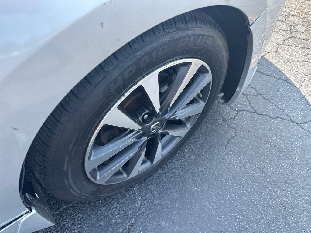 Used 2016 Nissan Altima 2.5 SV w/ Convenience Package FWD image 7