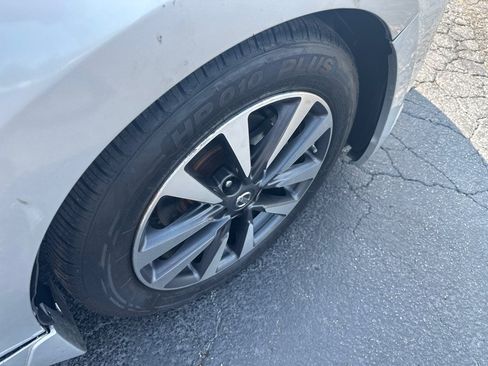 Used 2016 Nissan Altima 2.5 SV w/ Convenience Package FWD image 7