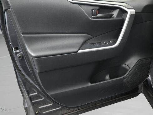 Used 2019 Toyota RAV4 LE image 31