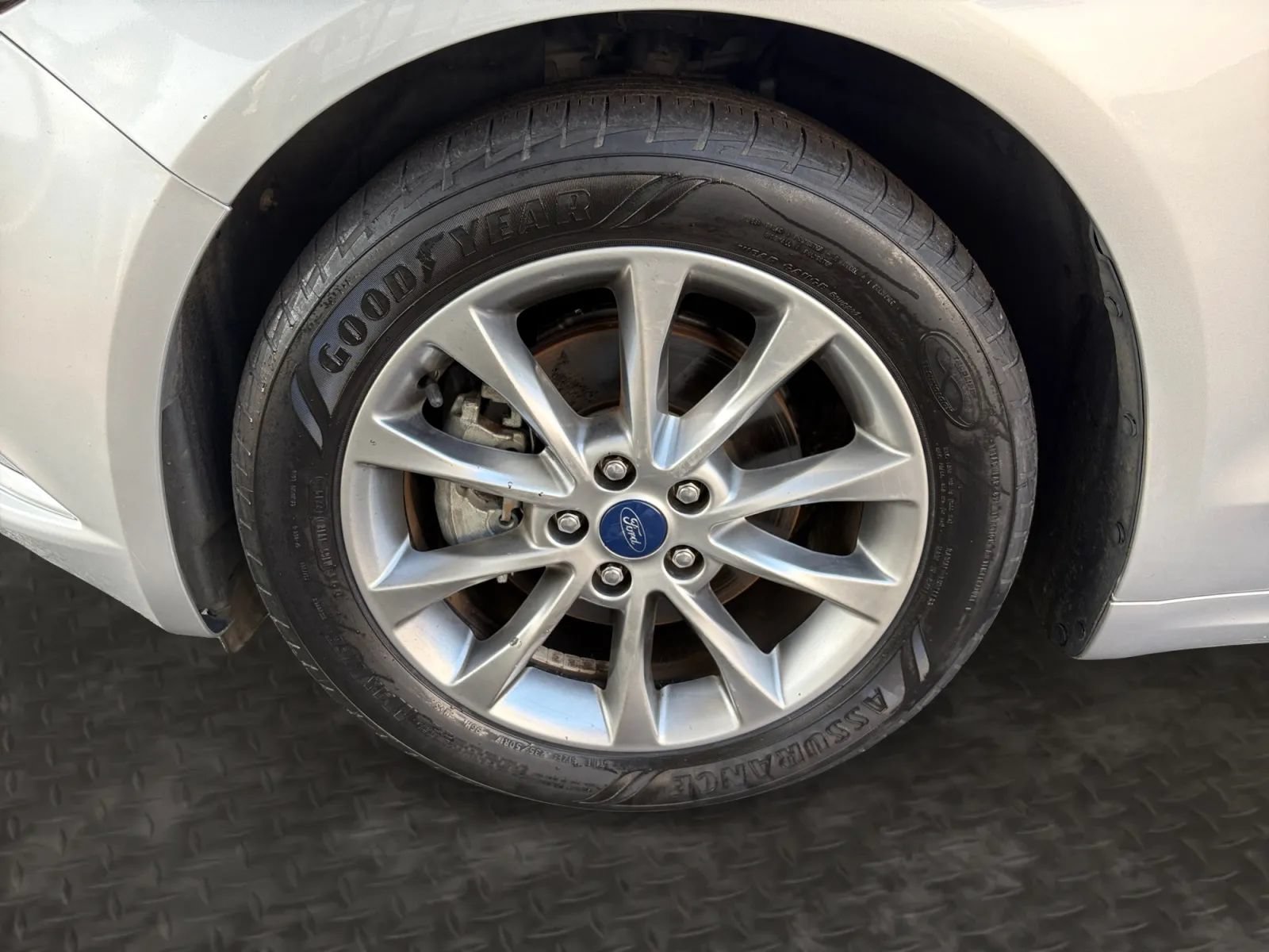 Used 2017 Ford Fusion SE FWD image 32