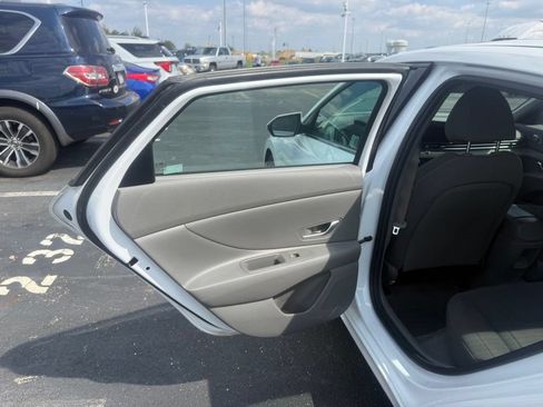 Used 2024 Hyundai Elantra SEL w/ Convenience Package FWD image 36